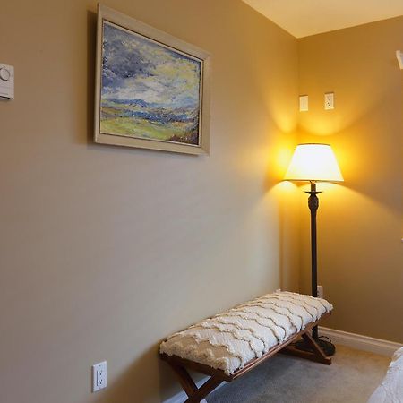 Lovely J Home -Stunning River View Cozy Two Bedroom Private Suite New Westminster Bagian luar foto
