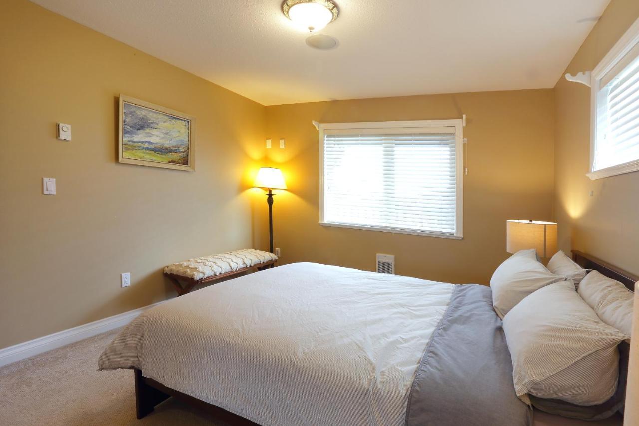 Lovely J Home -Stunning River View Cozy Two Bedroom Private Suite New Westminster Bagian luar foto