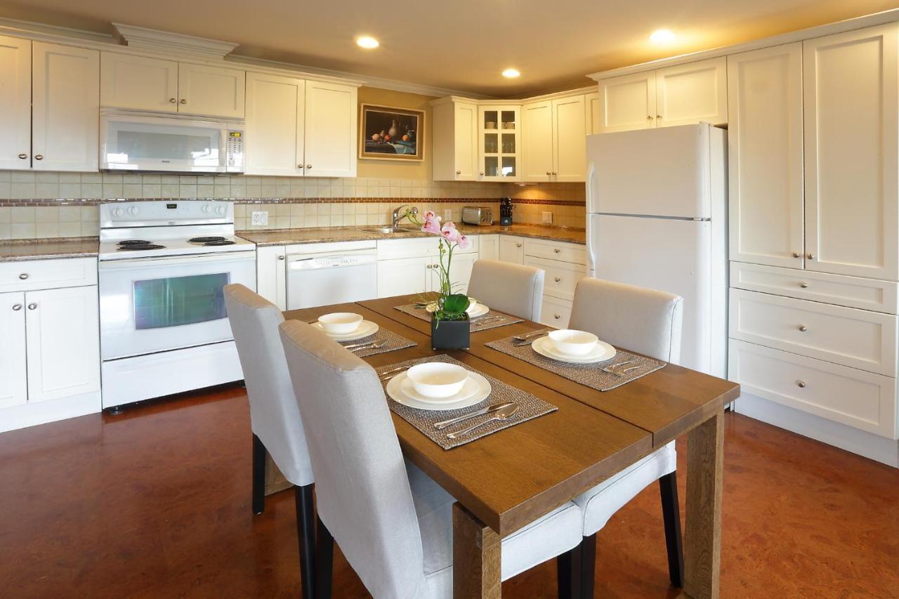 Lovely J Home -Stunning River View Cozy Two Bedroom Private Suite New Westminster Bagian luar foto