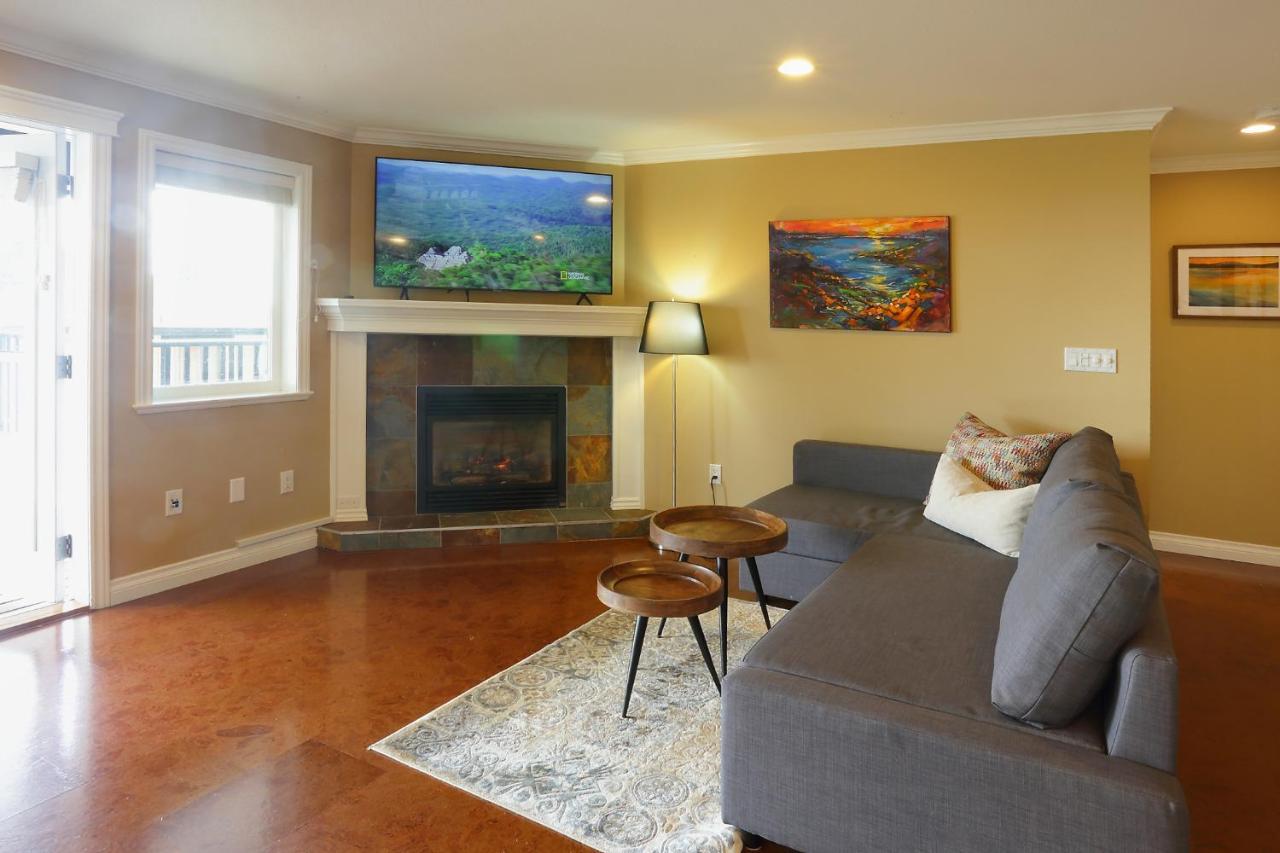 Lovely J Home -Stunning River View Cozy Two Bedroom Private Suite New Westminster Bagian luar foto