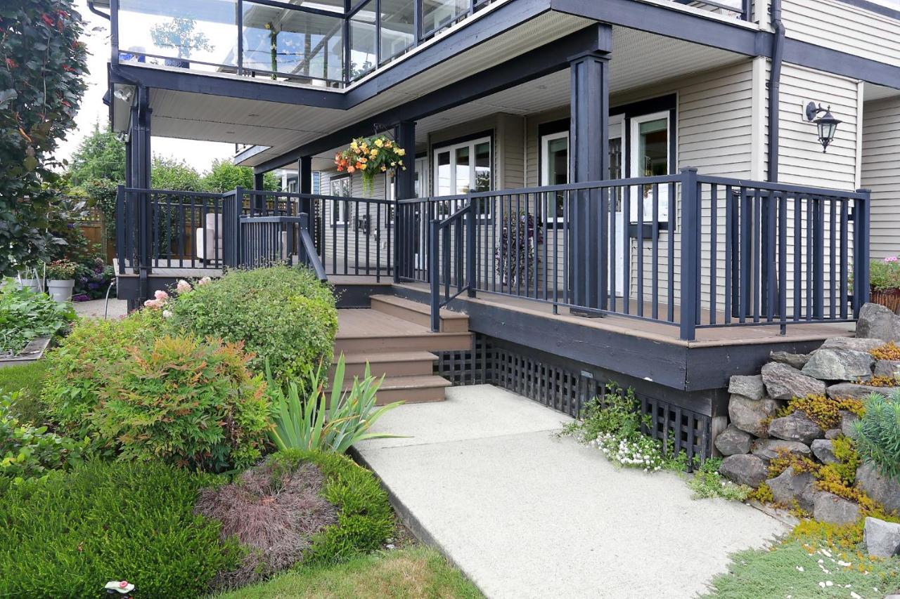 Lovely J Home -Stunning River View Cozy Two Bedroom Private Suite New Westminster Bagian luar foto