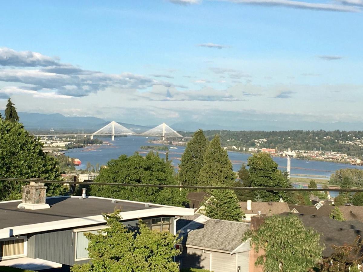 Lovely J Home -Stunning River View Cozy Two Bedroom Private Suite New Westminster Bagian luar foto