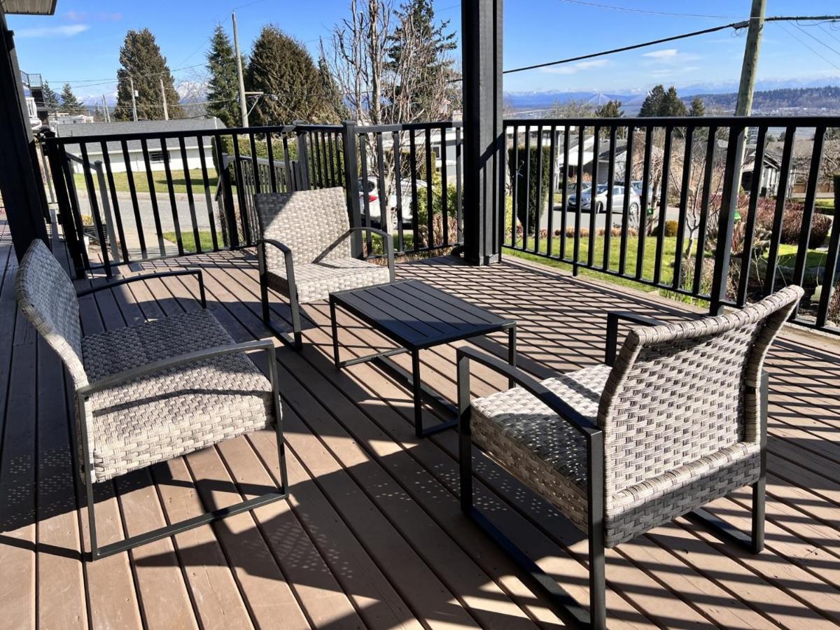 Lovely J Home -Stunning River View Cozy Two Bedroom Private Suite New Westminster Bagian luar foto