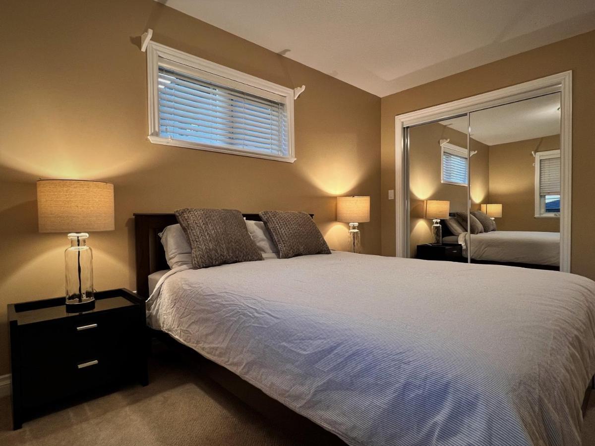 Lovely J Home -Stunning River View Cozy Two Bedroom Private Suite New Westminster Bagian luar foto